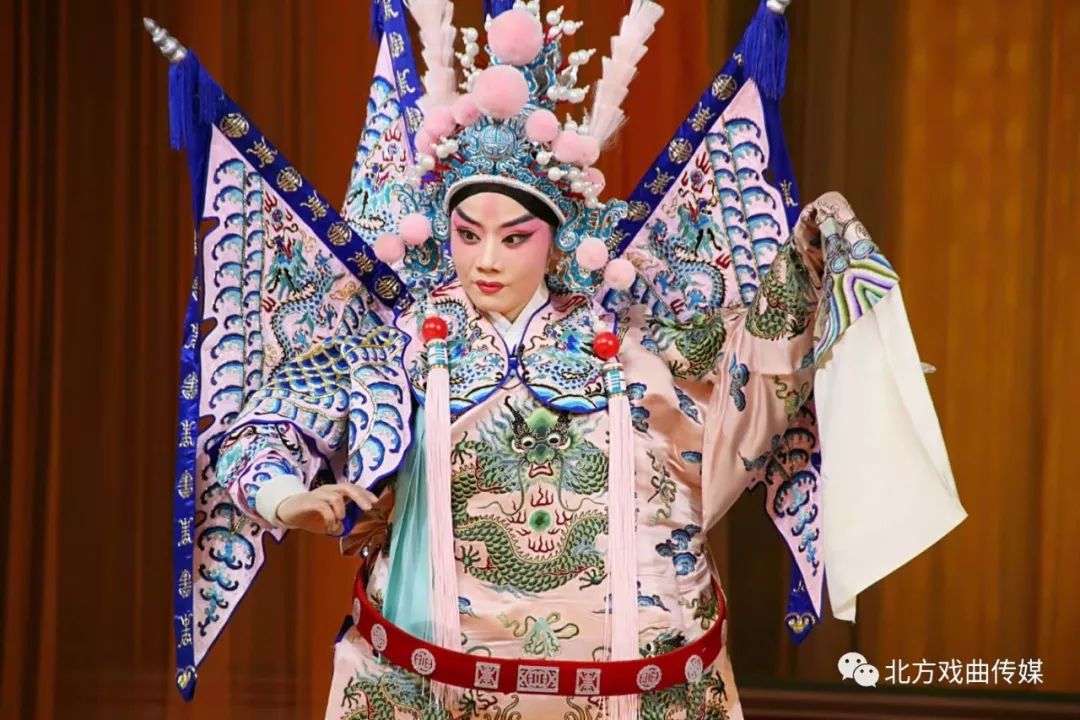 IM体育下载-塔吉克斯坦运动员夺魁成功，实力非凡