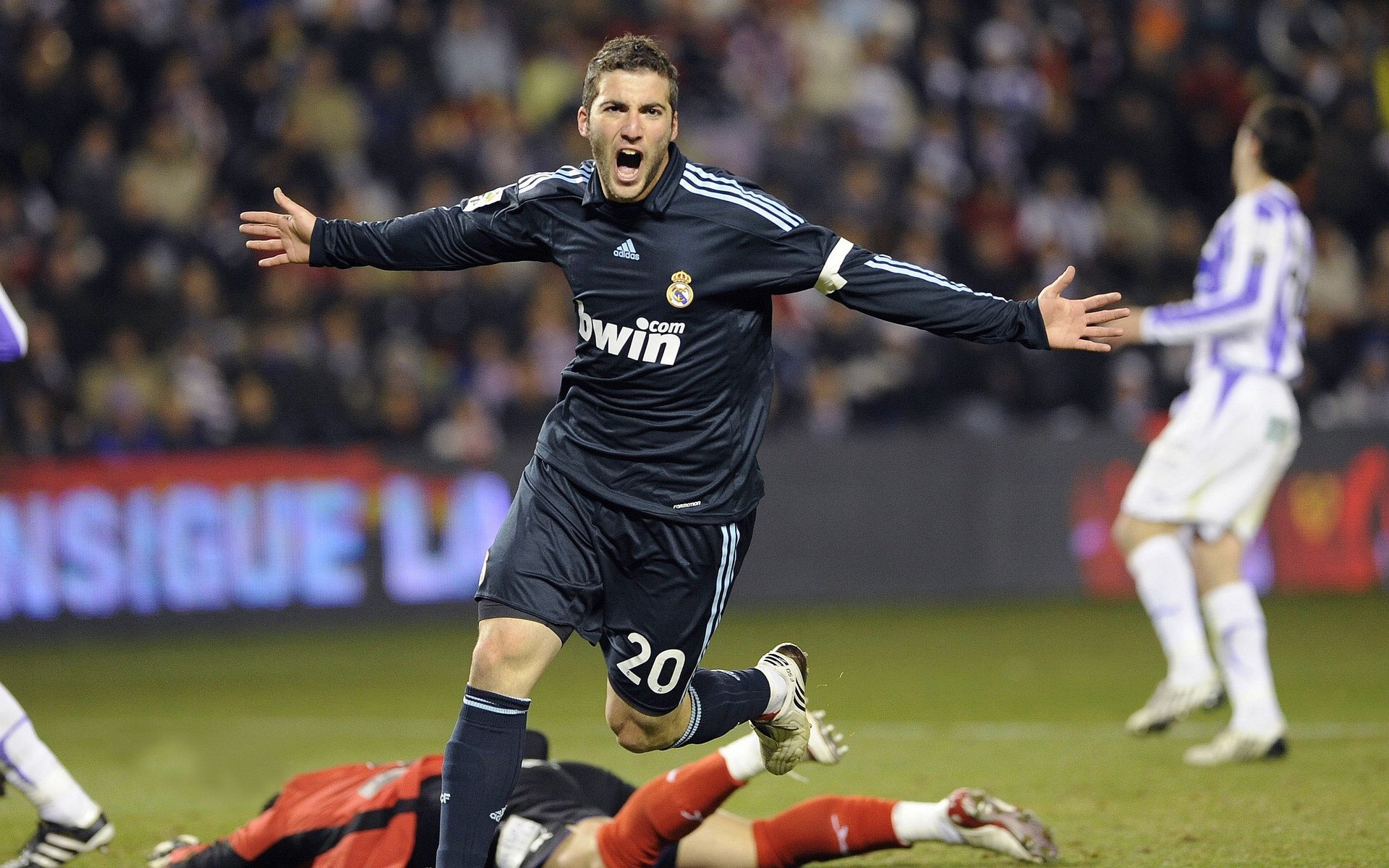 委内瑞拉节奏掌控那不勒斯，奥纳纳成为关键先生，一场战术博弈的胜利密码