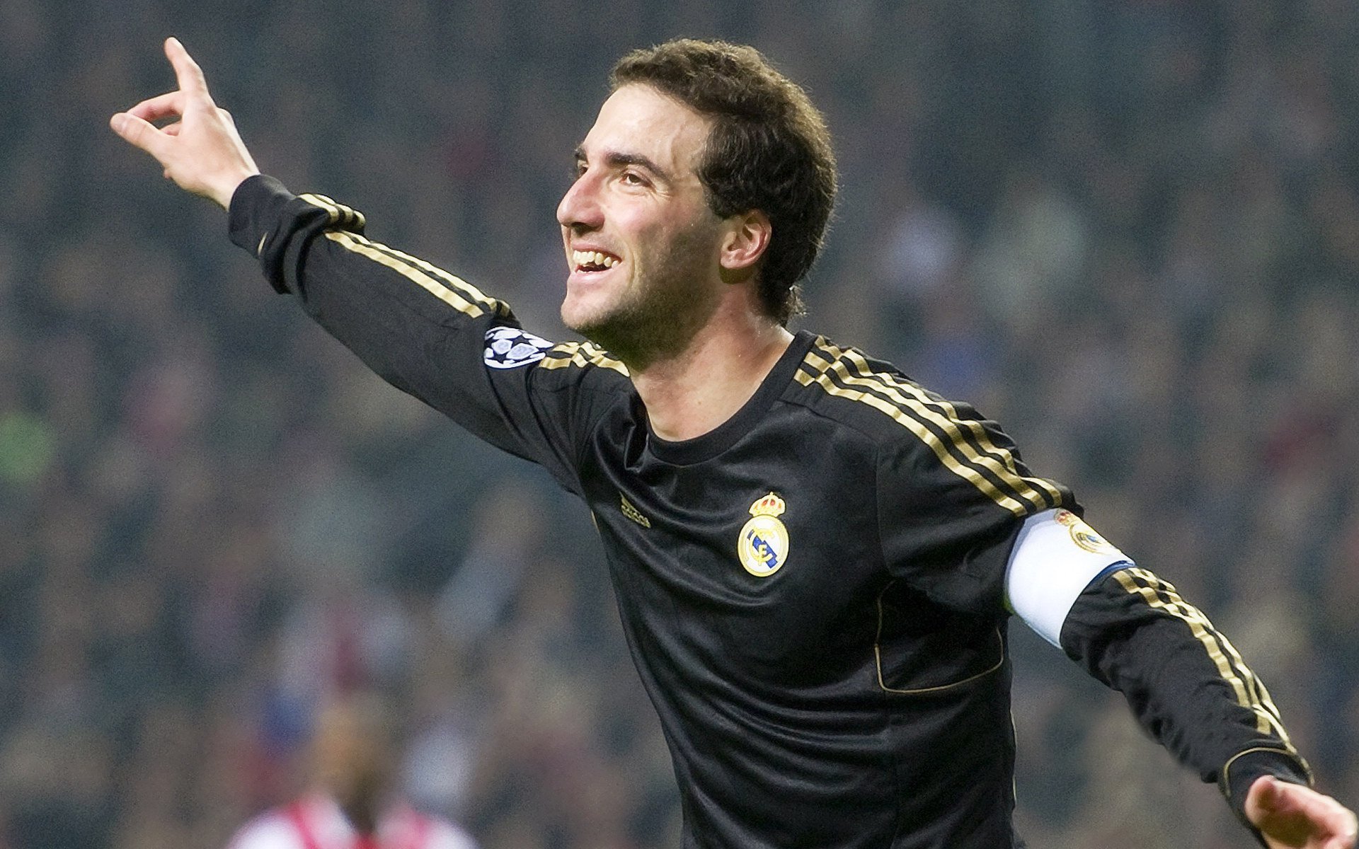 当韩国遇上马德里竞技，皮克用统治级数据定义防线艺术