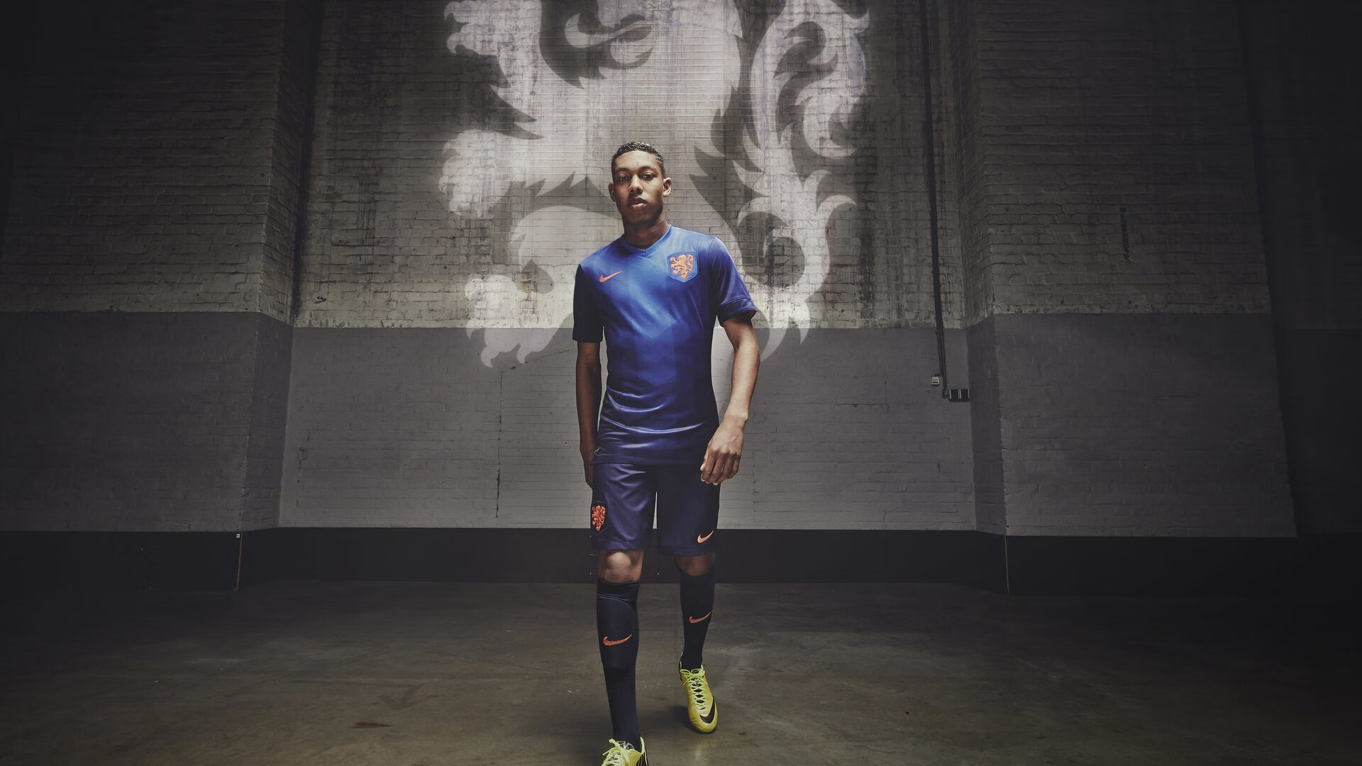 独行者的交响，当曼城的蓝月照亮拉齐奥，托尼的铁拳砸碎季后赛沉默